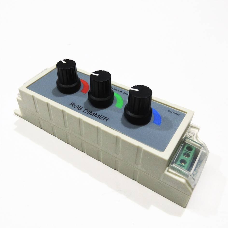 Rankinis RGB valdiklis spalvų keitimui 12/24V su vienu potenciometru kiekvienam kanalui